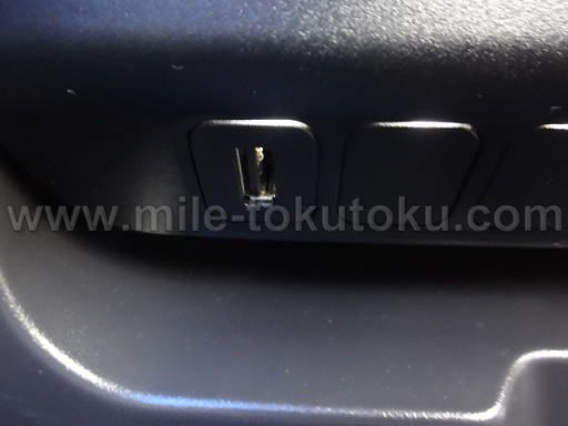 JAL国際線 エコノミークラス 新間隔シート USB電源