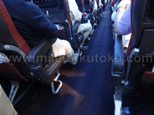 JAL国際線 エコノミークラス 新間隔シート 通路の幅も広め