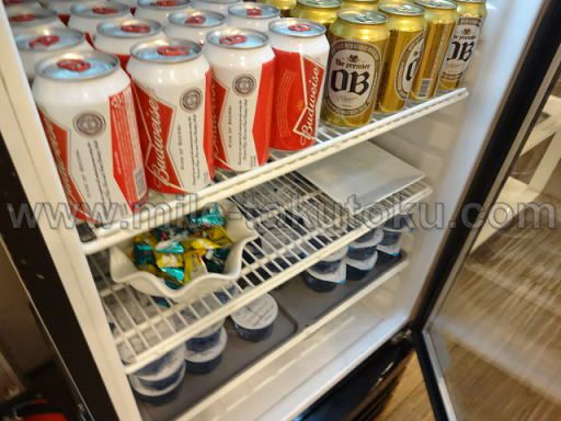 釜山空港 大韓航空ラウンジ 冷蔵庫に缶ビール