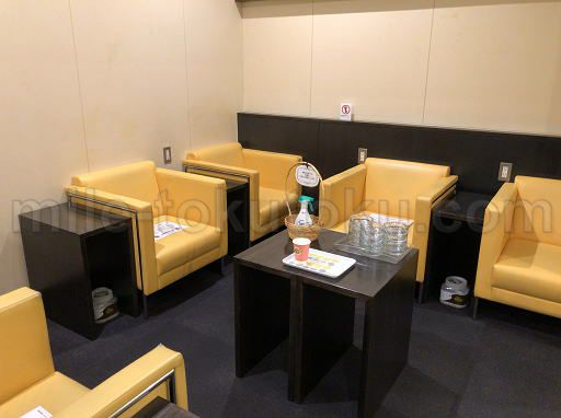 函館空港 ラウンジ 喫煙室の中