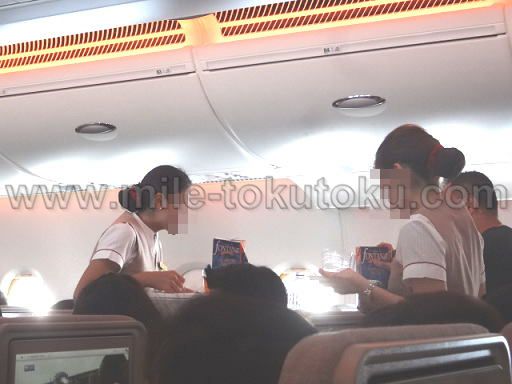 エミレーツ航空 エコノミークラス 客室乗務員・CA