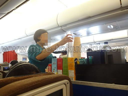 ガルーダインドネシア航空 エコノミークラス 客室乗務員