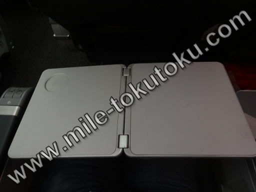 スクート航空 ビジネスクラス テーブル全開