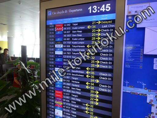 ハノイ空港 乗り継ぎ 出発便の掲示板