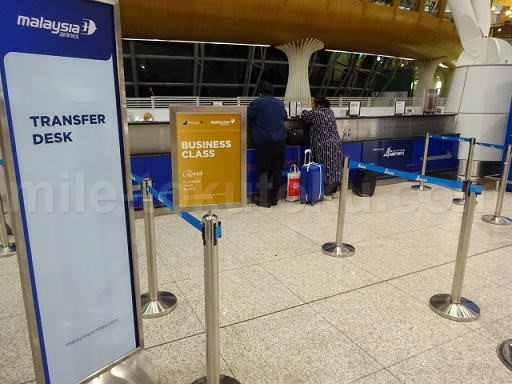 クアラルンプール空港 乗り継ぎ 案内デスク