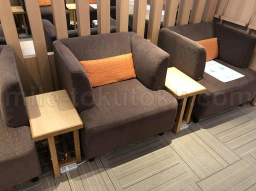 青森空港 エアポートラウンジ ソファー席