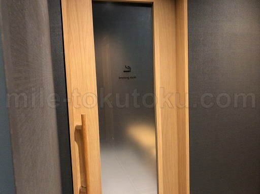 青森空港 エアポートラウンジ 喫煙室