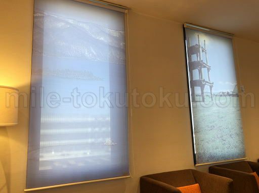青森空港 エアポートラウンジ 窓のカーテン