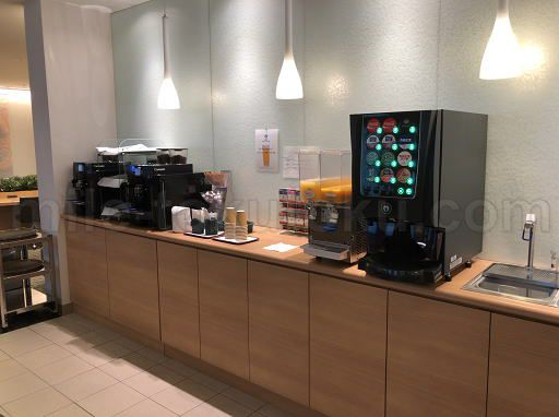 青森空港 エアポートラウンジ ドリンクコーナー