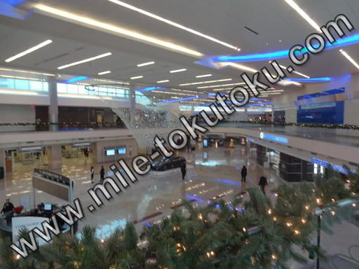 アトランタ空港 デルタ航空ラウンジ ゲートより1つ上の階へ