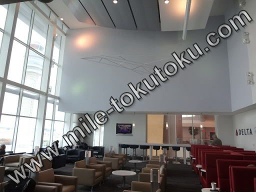 アトランタ空港 デルタ航空ラウンジ 高い天井