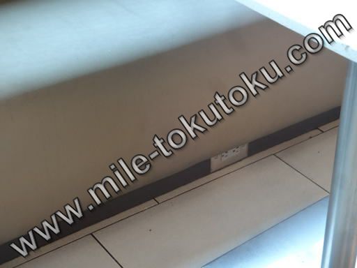 アトランタ空港 デルタ航空ラウンジ テーブル席下のコンセント