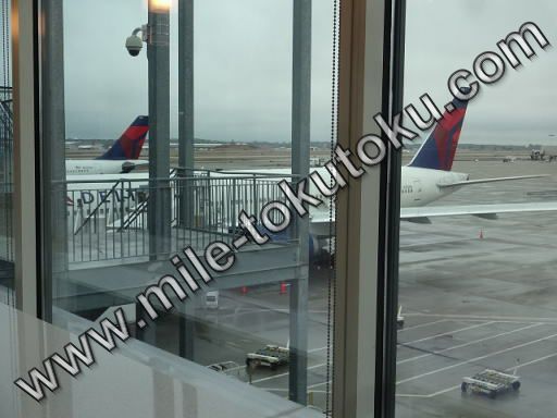 アトランタ空港 デルタ航空ラウンジ 窓から見える風景