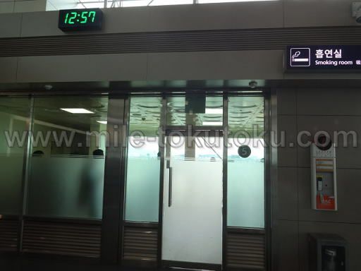 釜山空港 大韓航空ラウンジ近くの喫煙所