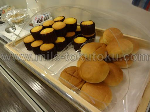 釜山空港 大韓航空ラウンジ パンとマフィン