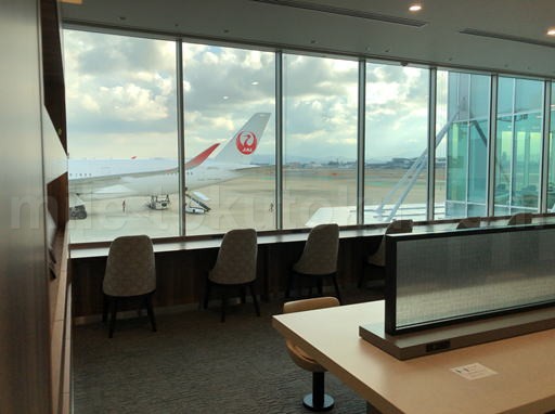 福岡空港 カードラウンジTIME/サウス カウンター席