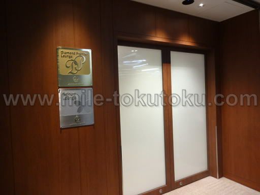 福岡空港 JALサクララウンジ 入口