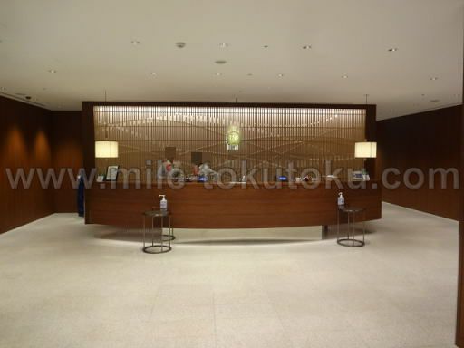 福岡空港 JALサクララウンジ レセプション