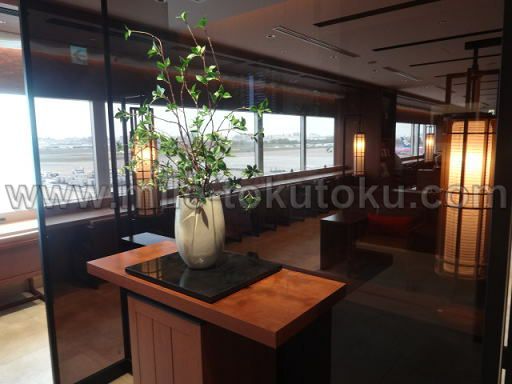 福岡空港 JALサクララウンジ 和のインテリア