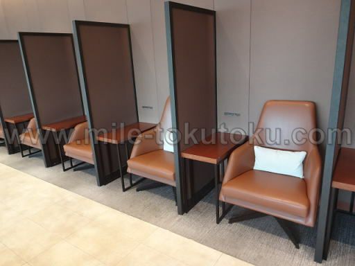 福岡空港 JALサクララウンジ ソファー席