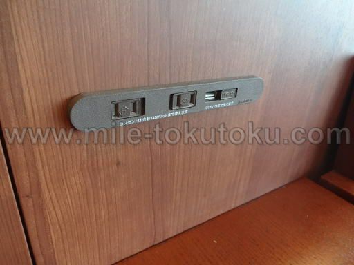 福岡空港 JALサクララウンジ コンセントとUSB