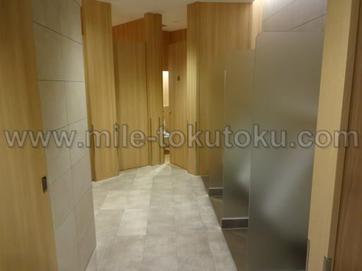 福岡空港 JALサクララウンジ 男性トイレ