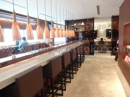 福岡空港 JALサクララウンジ 入ってすぐ右