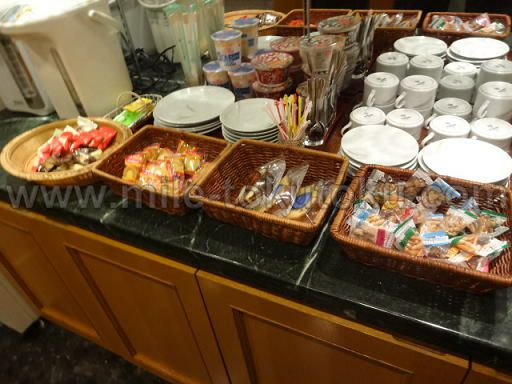 福岡空港 大韓航空ラウンジ お菓子類
