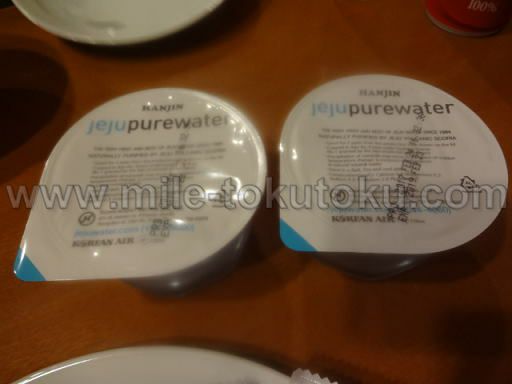 福岡空港 大韓航空ラウンジ ミネラルウォーター