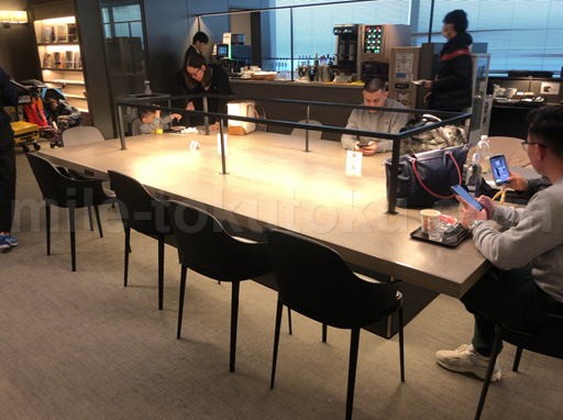 羽田 第3 プライオリティパス専用ラウンジ テーブル席