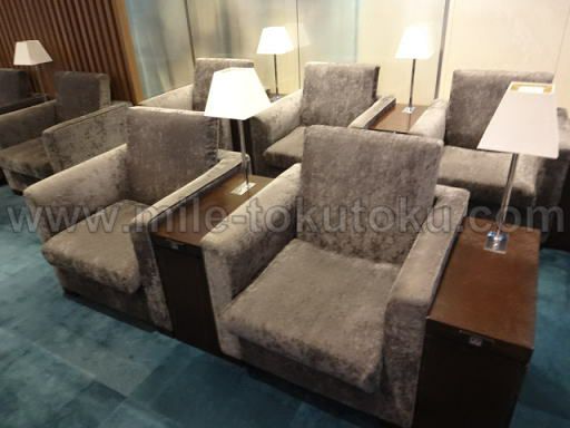 羽田空港 国際線 TIATラウンジ ソファー席