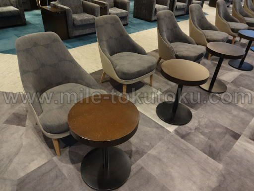 羽田空港 国際線 TIATラウンジ ソファー席