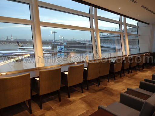 羽田空港 国際線 TIATラウンジ カウンター席