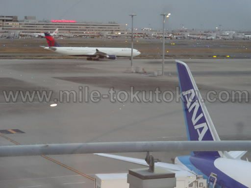 羽田空港 国際線 TIATラウンジ 見える滑走路