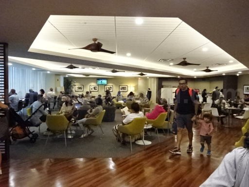 ホノルル空港 ハワイアン航空ラウンジ 雰囲気