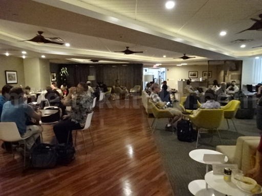 ホノルル空港 ハワイアン航空ラウンジ 全体