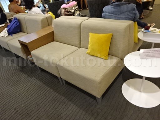 ホノルル空港 ハワイアン航空ラウンジ ソファー席