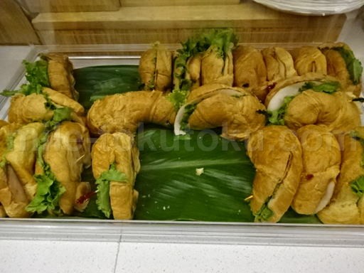 ホノルル空港 ハワイアン航空ラウンジ サンドイッチ