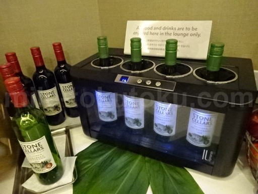 ホノルル空港 ハワイアン航空ラウンジ ワイン