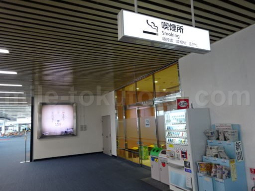 鹿児島空港 JALサクララウンジ 喫煙所
