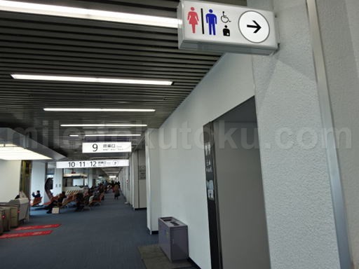 鹿児島空港 JALサクララウンジ ラウンジ外のトイレ