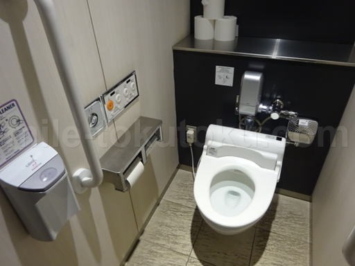 鹿児島空港 JALサクララウンジ トイレ個室