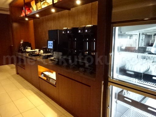 鹿児島空港 JALサクララウンジ ドリンクコーナー