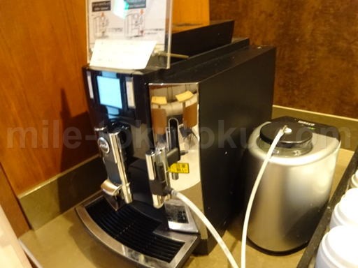 鹿児島空港 JALサクララウンジ コーヒーマシン