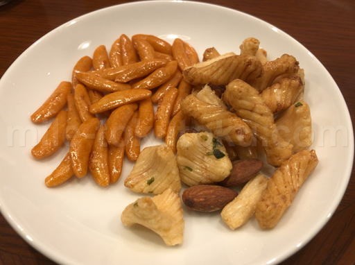 鹿児島空港 JALサクララウンジ 柿の種