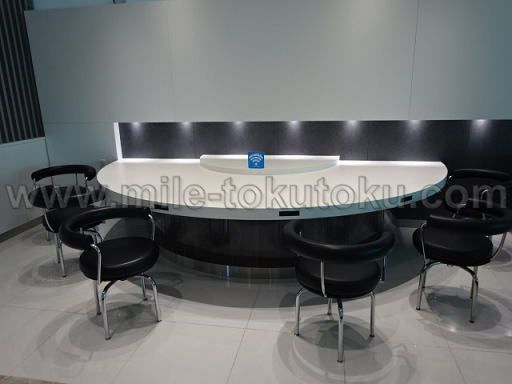 北九州空港 ラウンジひまわり カウンターテーブル席