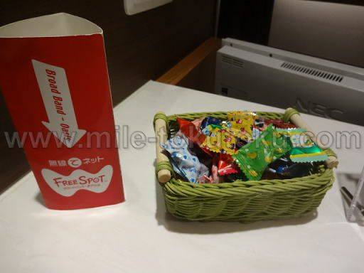 小松空港 スカイラウンジ白山 無料のキャンディ