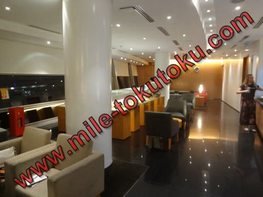 クアラルンプール空港 キャセイ航空ラウンジ メインエリア右側