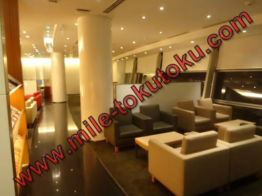 クアラルンプール空港 キャセイ航空ラウンジ メインエリア左側