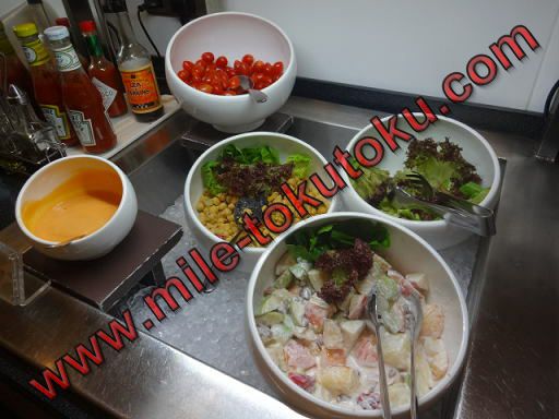 クアラルンプール空港 キャセイ航空ラウンジ サラダバー